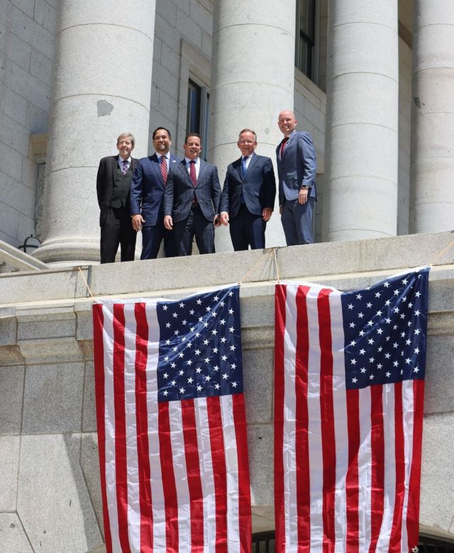 2022➡️1914

Today, Utah leaders placed a new time capsule in the cornerstone of the Capitol to be opened in 2122. The first time capsule was placed by Gov. William Spry in 1914. Utah has come a long way in 108 years and it’s exciting to imagine where our state will be in another century!