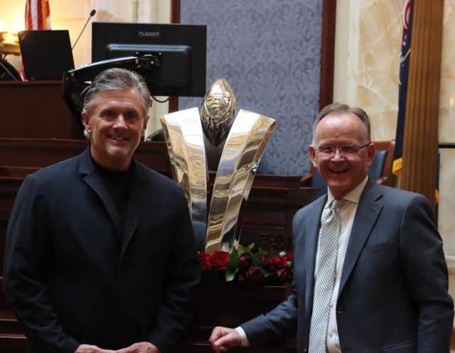 We were honored to be joined by Coach Kyle Whittingham, who led the University of Utah football team to win back to back Pac-12 championships and earn a place at the Rose Bowl two years in a row. 

We've loved having the Pac-12 championship trophy in the Senate chamber! #GoUtes