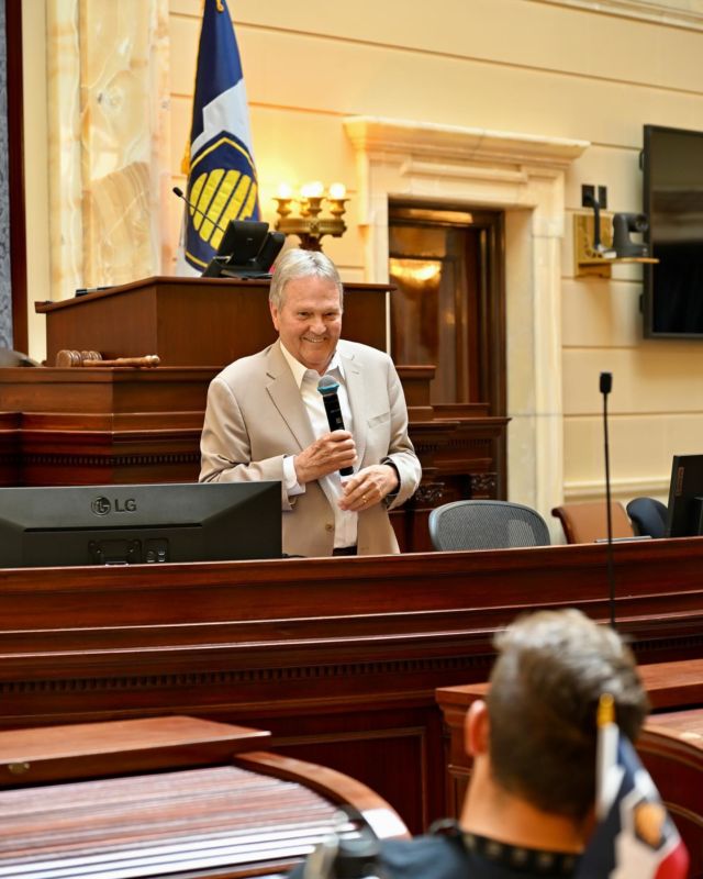 It was great to have Freedom Academy students at the Capitol this morning! This program, sponsored by the Utah National Guard and the Honorary Colonels Corps, provides students with hands-on experiences with government, business and military leaders. The thoughtful questions posed by the students to Sen. Stevenson showcased the passion and capability of the rising generation. #utpol #utleg